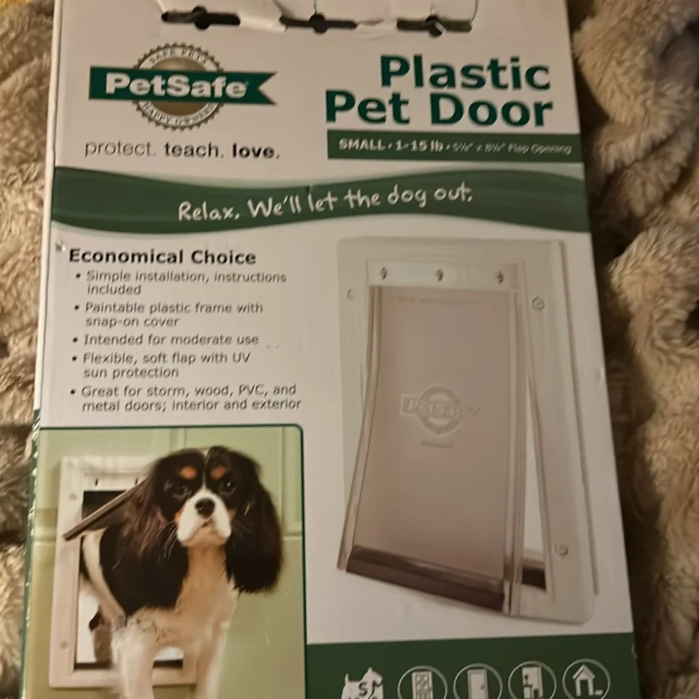 PetSafe Plastic Pet Door - White/Clear Gor Small Dog